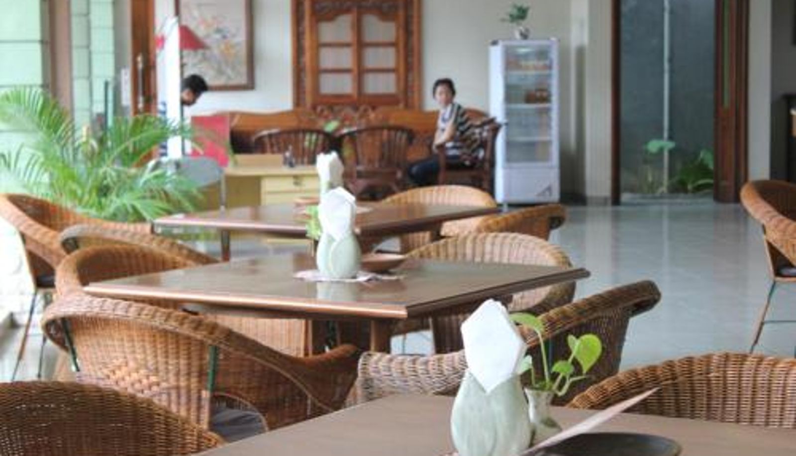 Frühstücksraum innerhalb des Restaurants - Hotel Winotosastro Garden