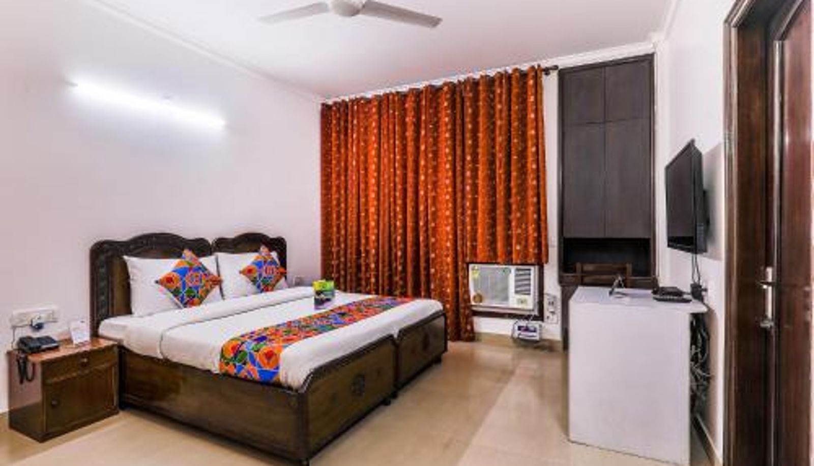 Zona exterior del hotel - Via Hemkunt Mansion - Nr Noida Sector-15 Metro