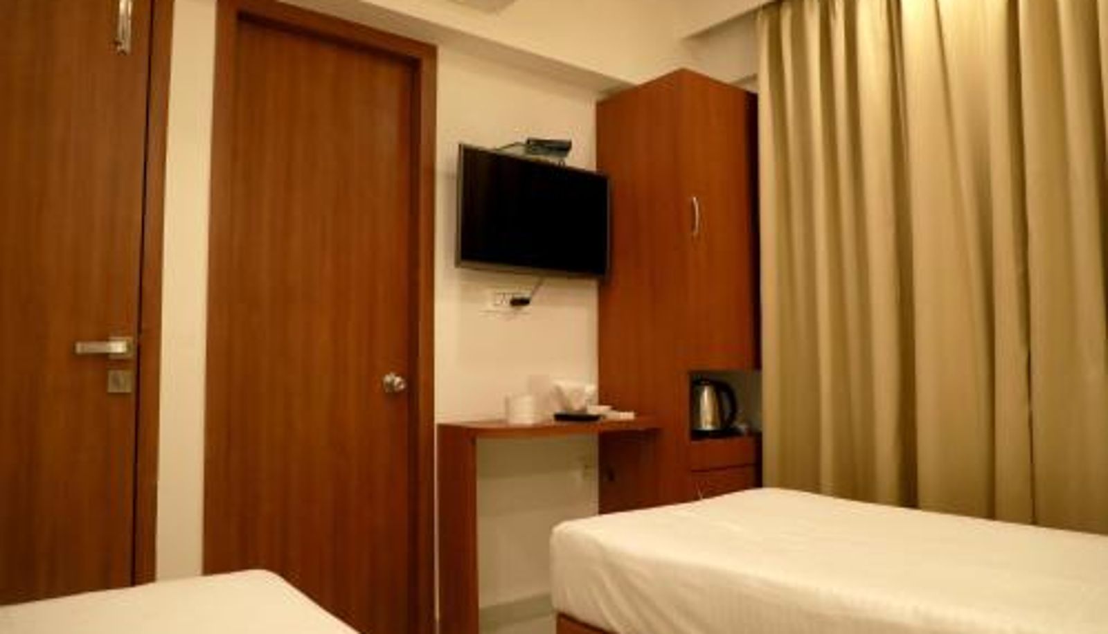 Información - Fort Hotel Lords