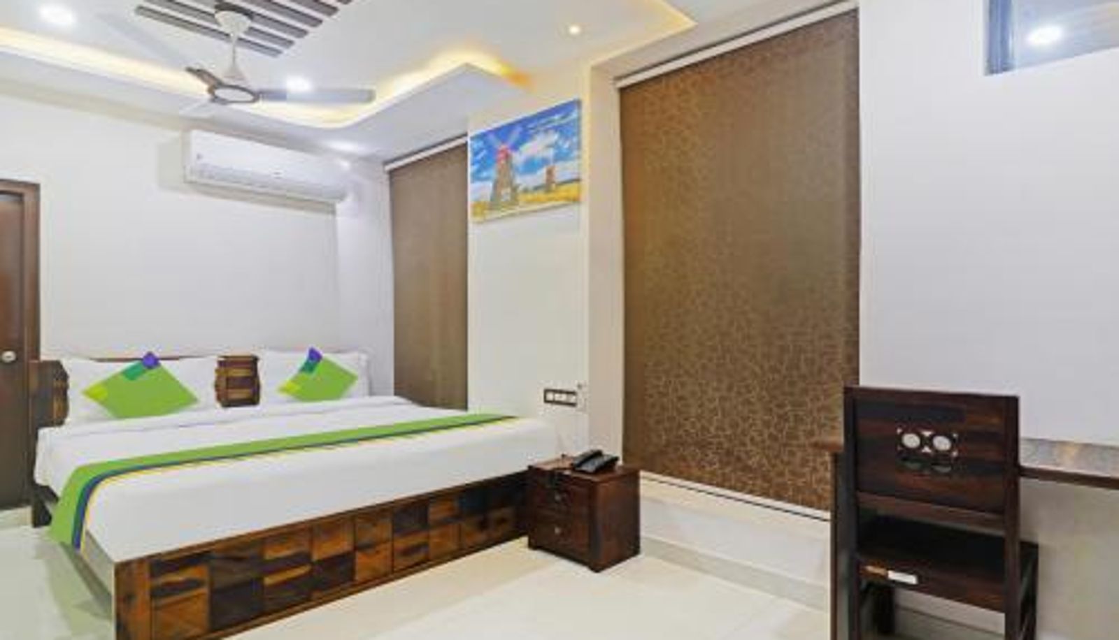 Camera - Itsy Hotels J A Royal Suites Manikonda