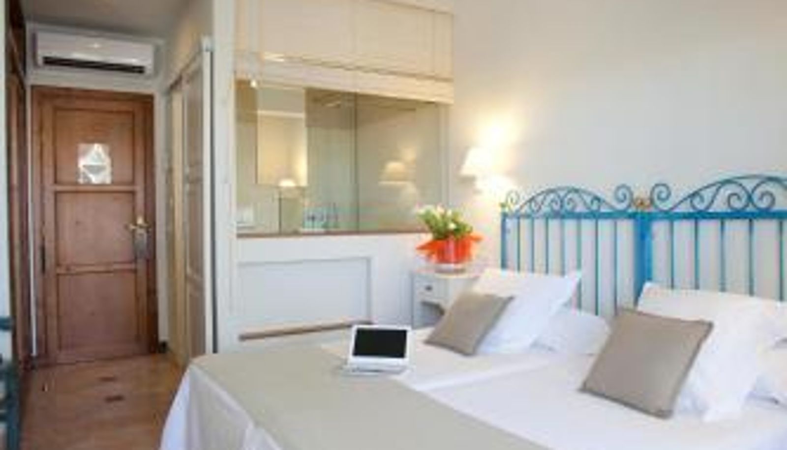 Camera - Hostal la Savina