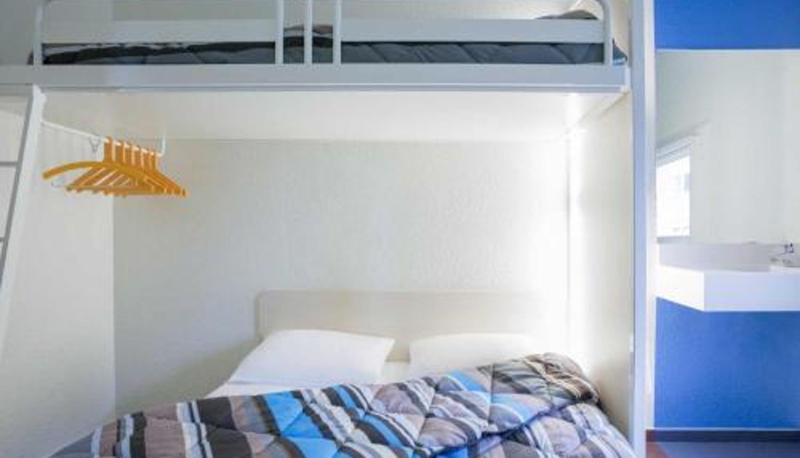 Dreibettzimmer - Unisotel Saintes Ex F1