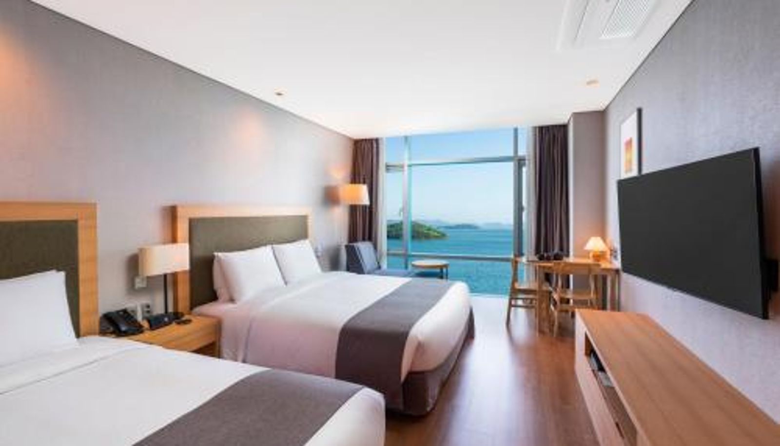 Room - Hidden Bay Hotel