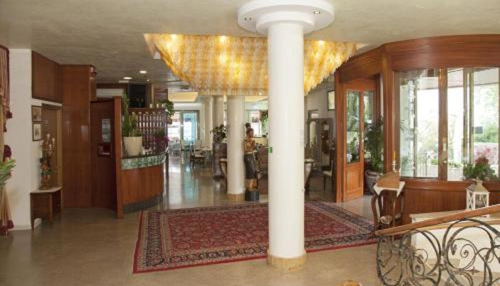 Reception - Hotel Elpiro