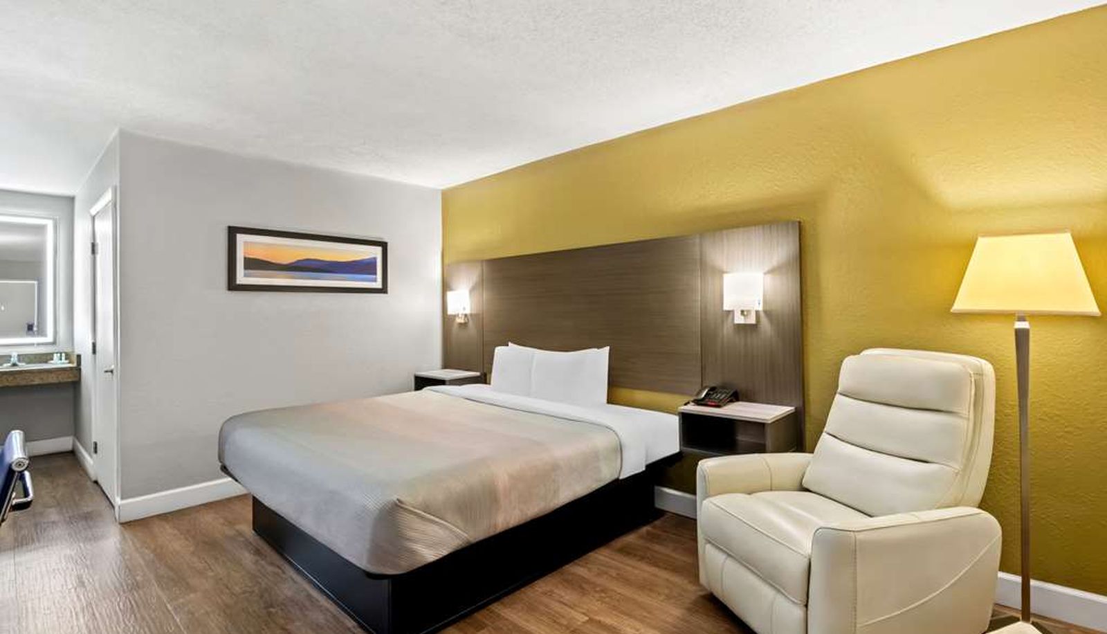 Room - Quality Inn near Blue Spring