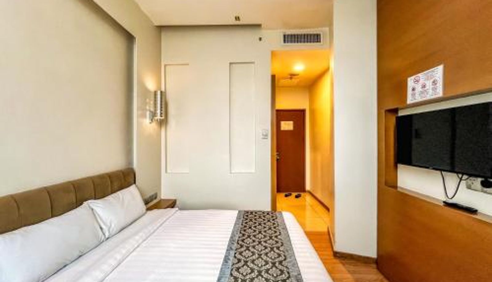 Room - Courtyard Hotel 1Borneo