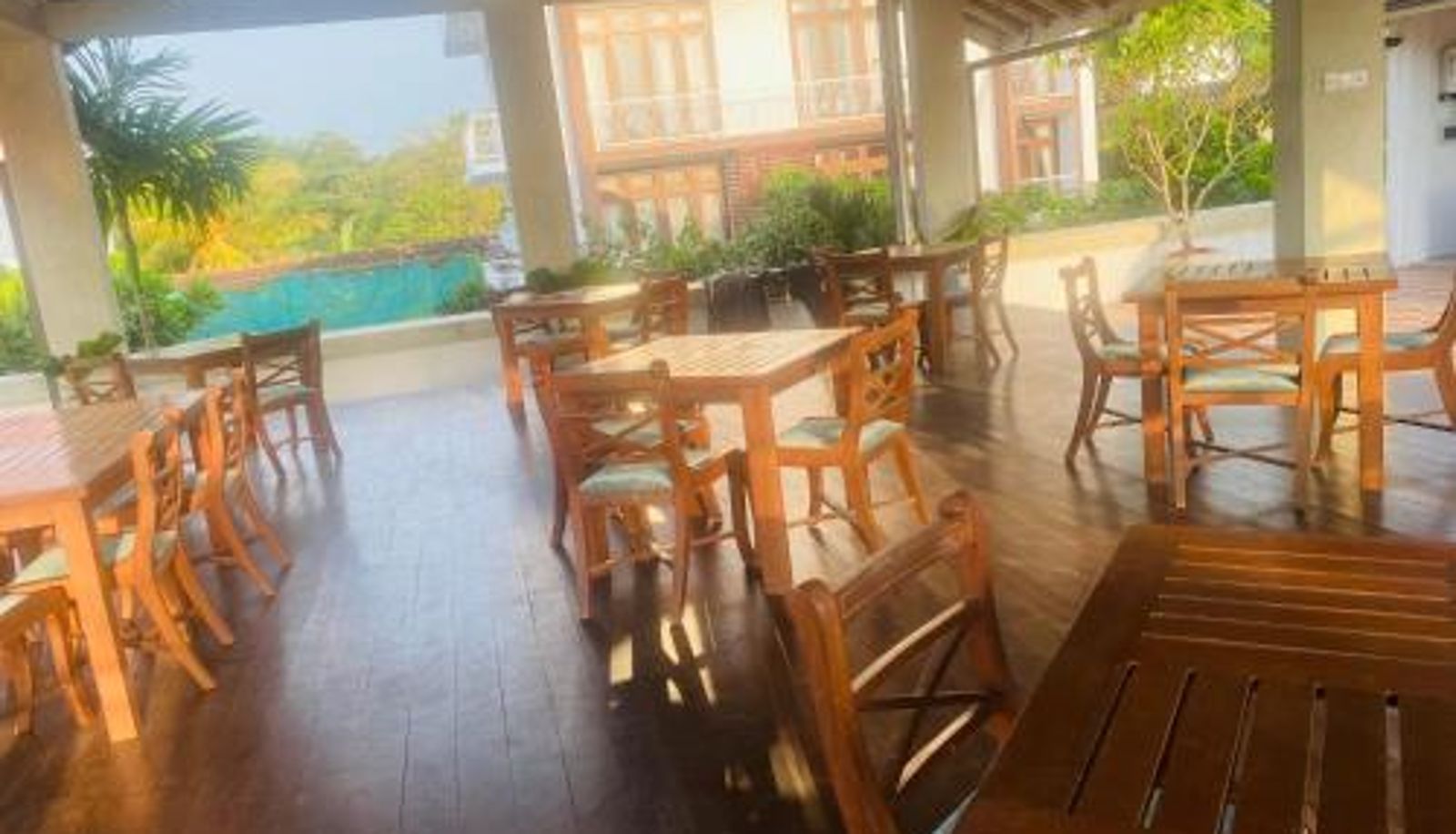 Frühstücksraum innerhalb des Restaurants - Hotel Cloud 9 Negombo
