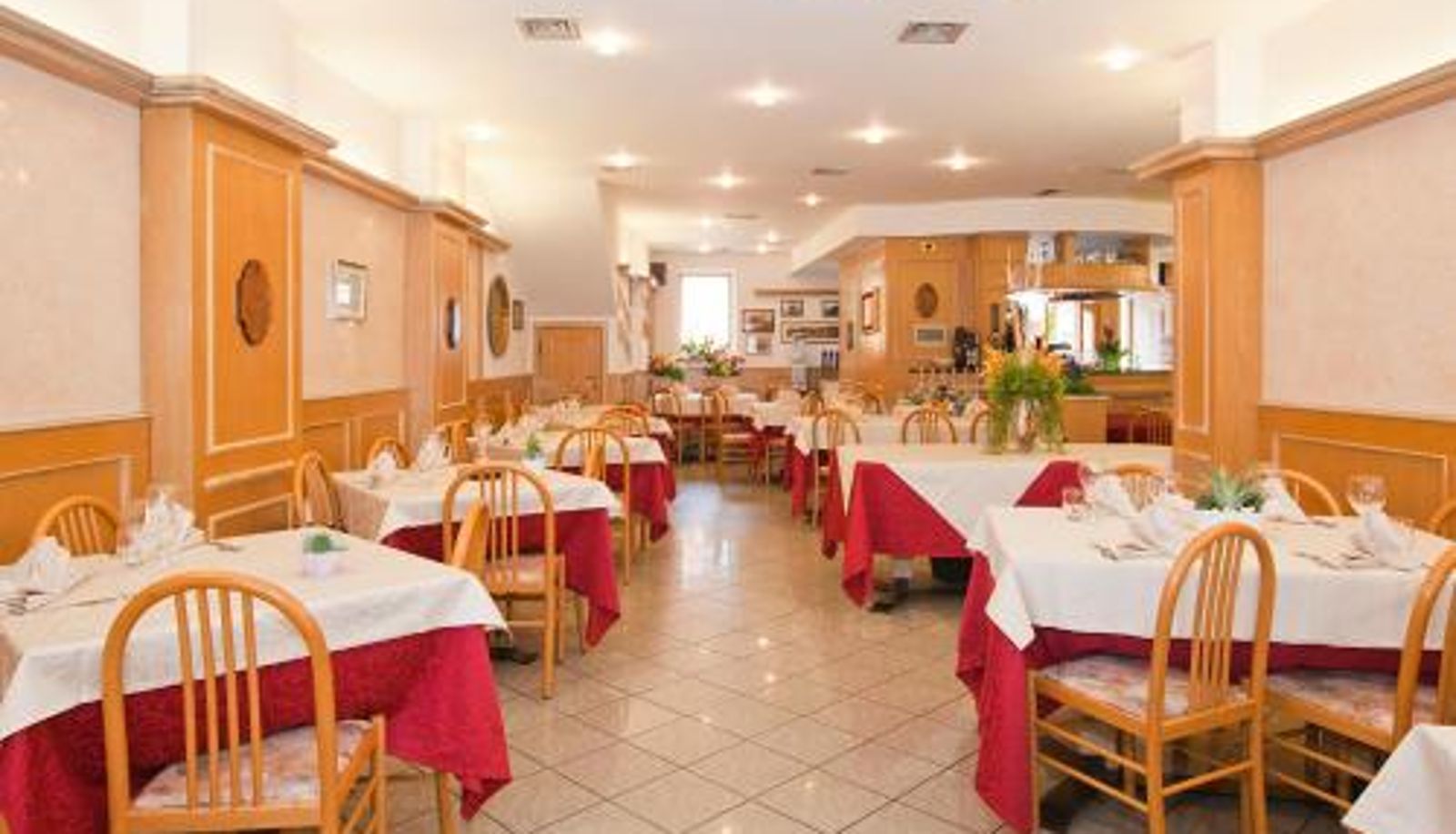 Frühstücksraum innerhalb des Restaurants - Hotel Ambra