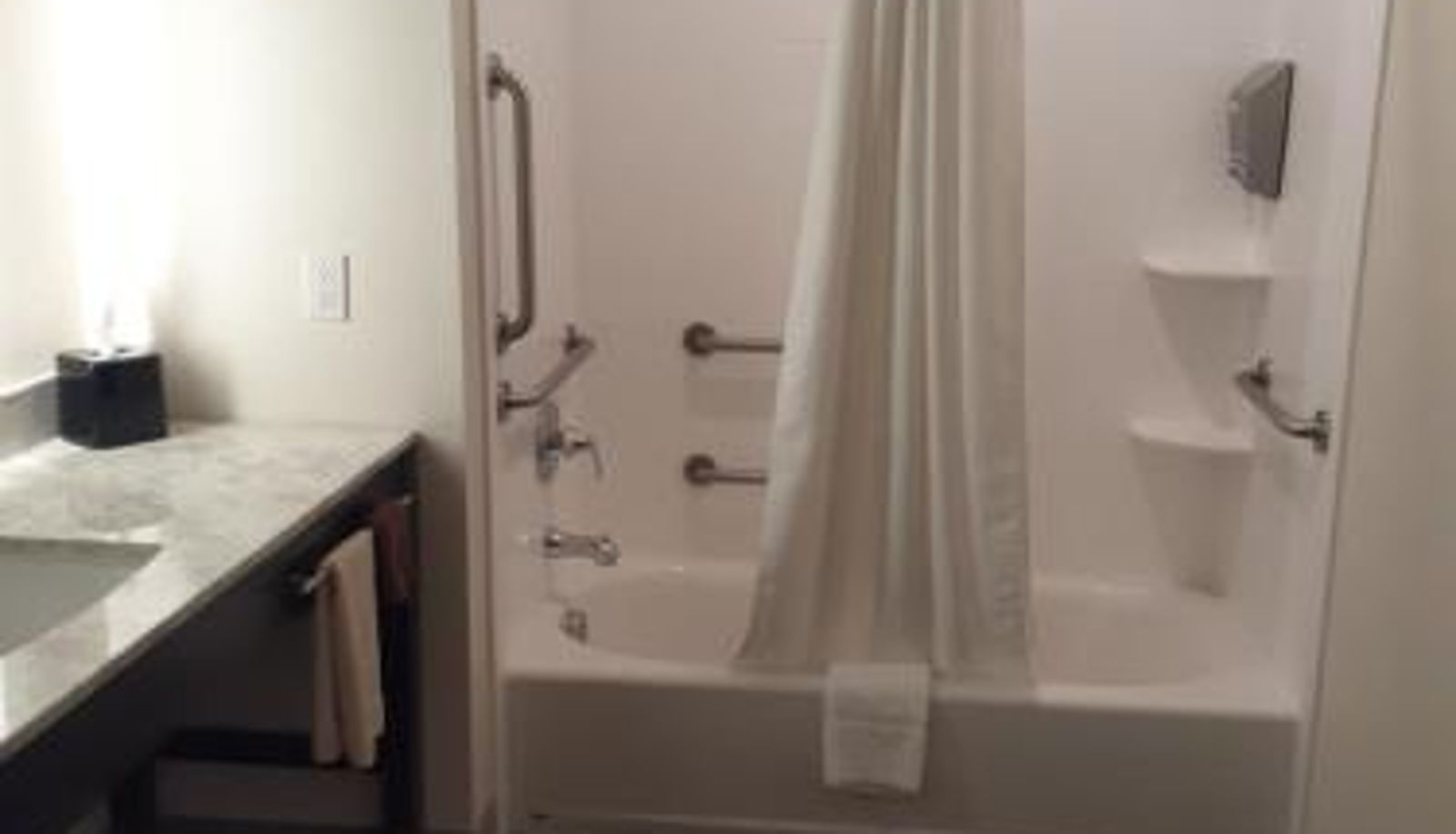 Badezimmer - Simple Suites Boise Airport