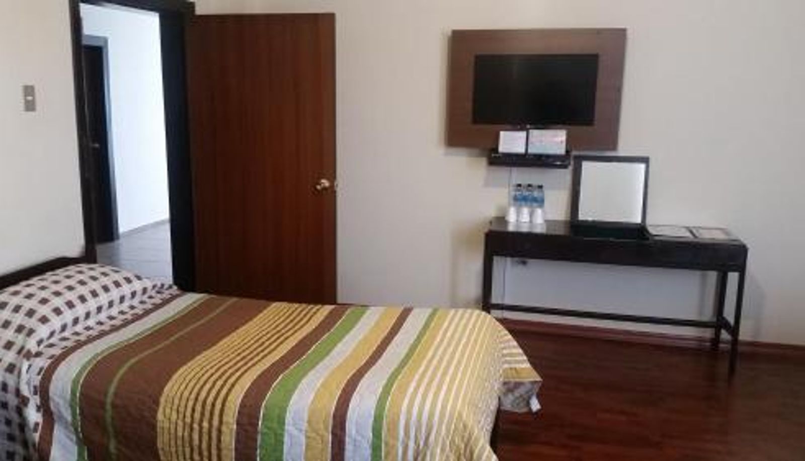 Dreibettzimmer - Hotel 6 De Diciembre
