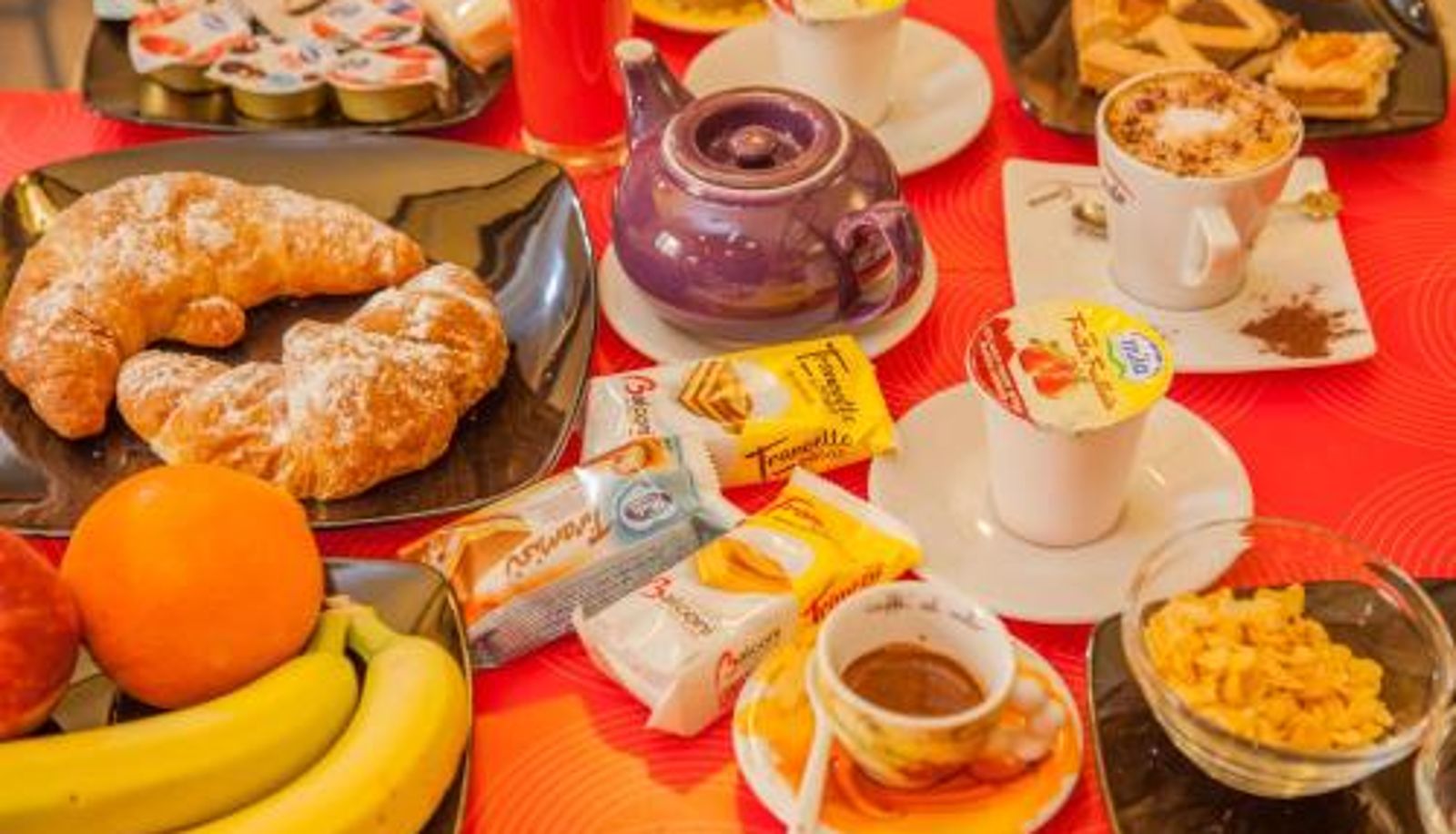 Salle de petit-déjeuner dans le restaurant - Albergo Della Corte