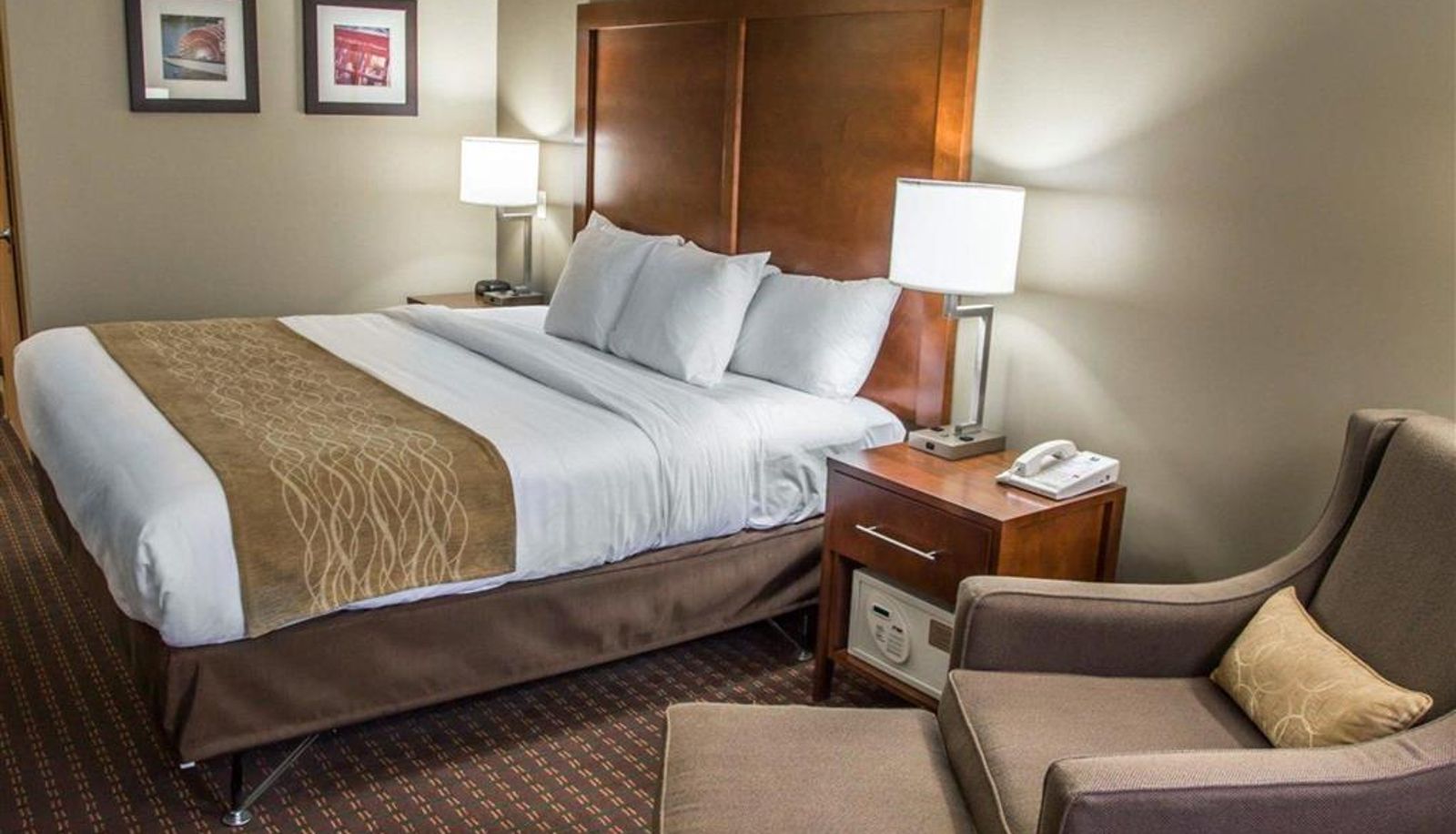 Zimmer - Comfort Inn & Suites Riverview near Davenport and I-80