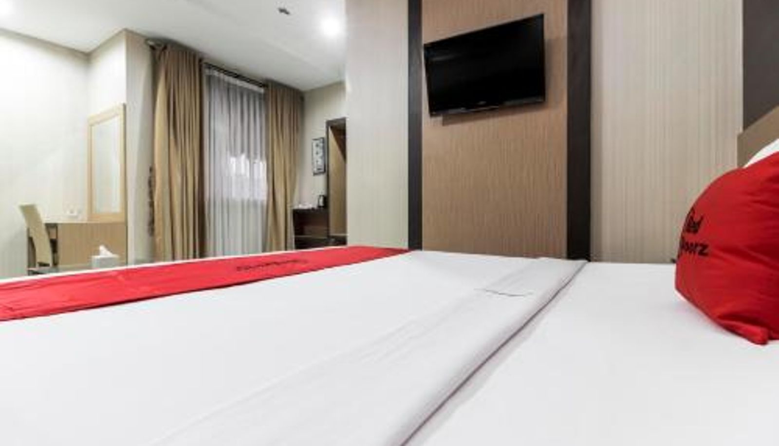 Habitación - RedDoorz Plus @ Tuparev Cirebon