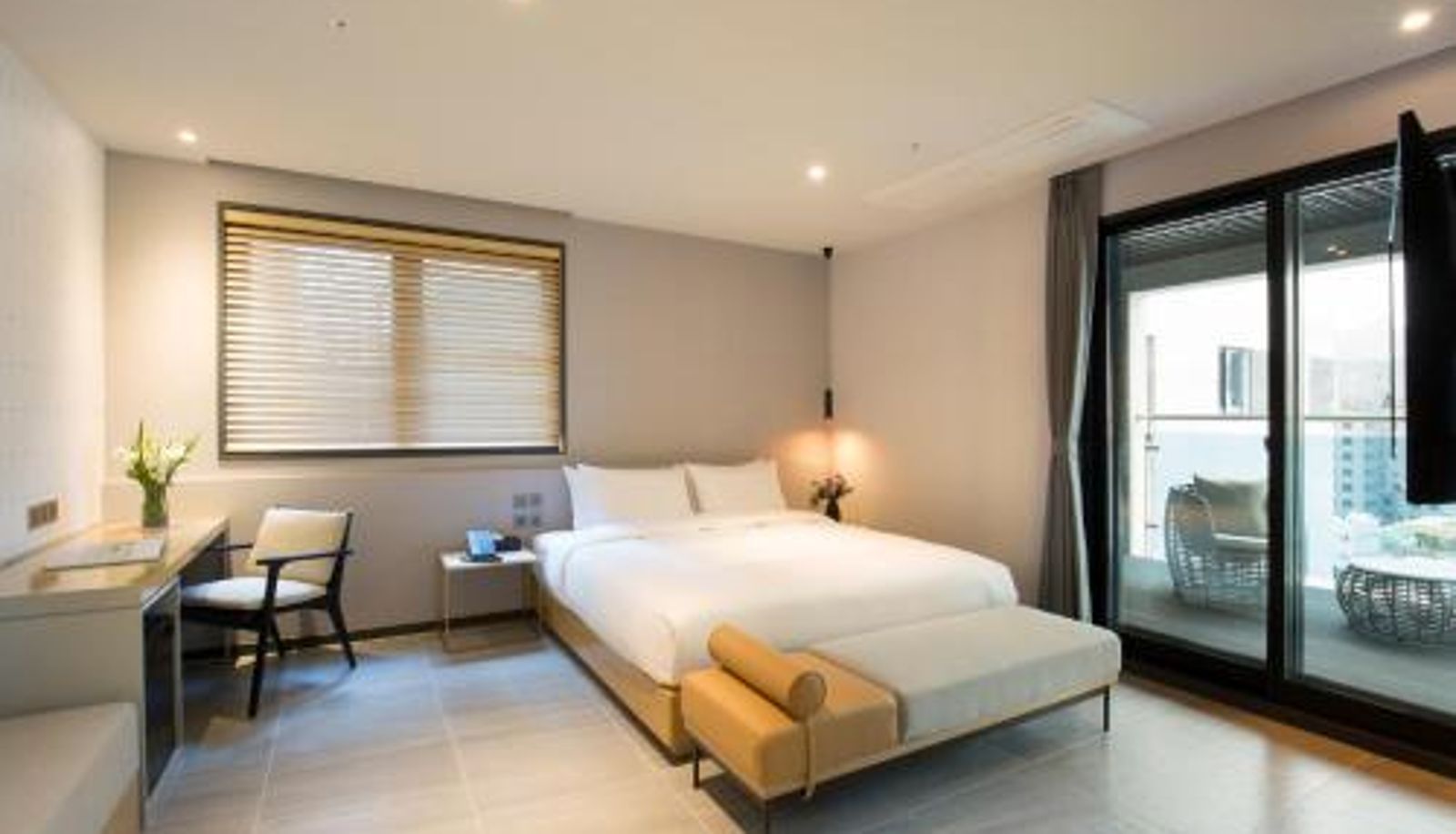 Info - Nampo Hound Hotel Premier