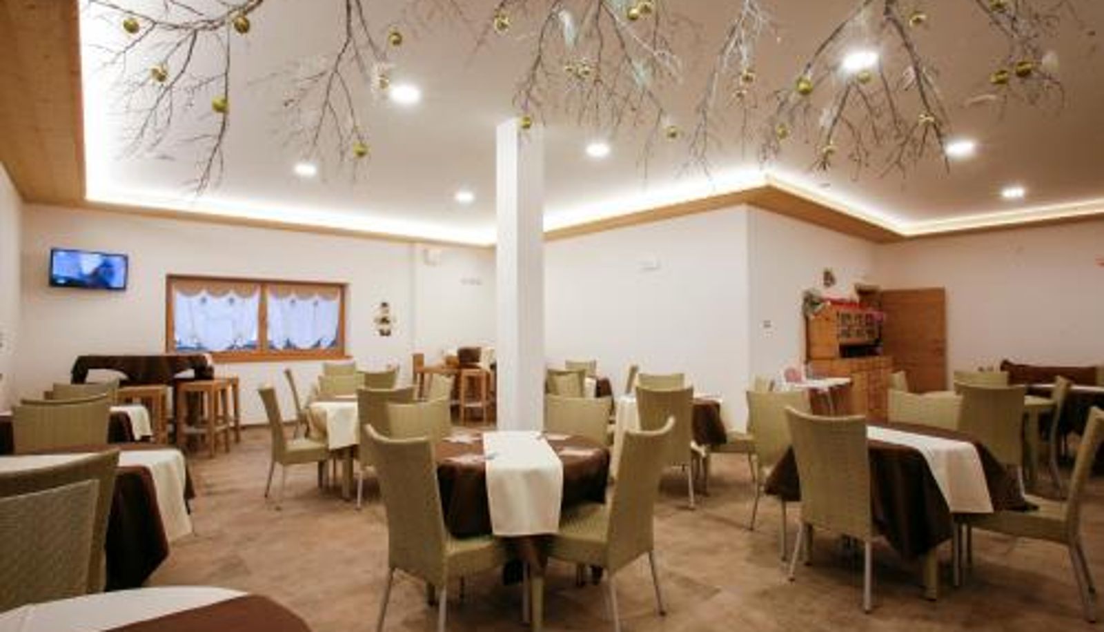 Breakfast room within the restaurant - Garnì & Wellness Anderle