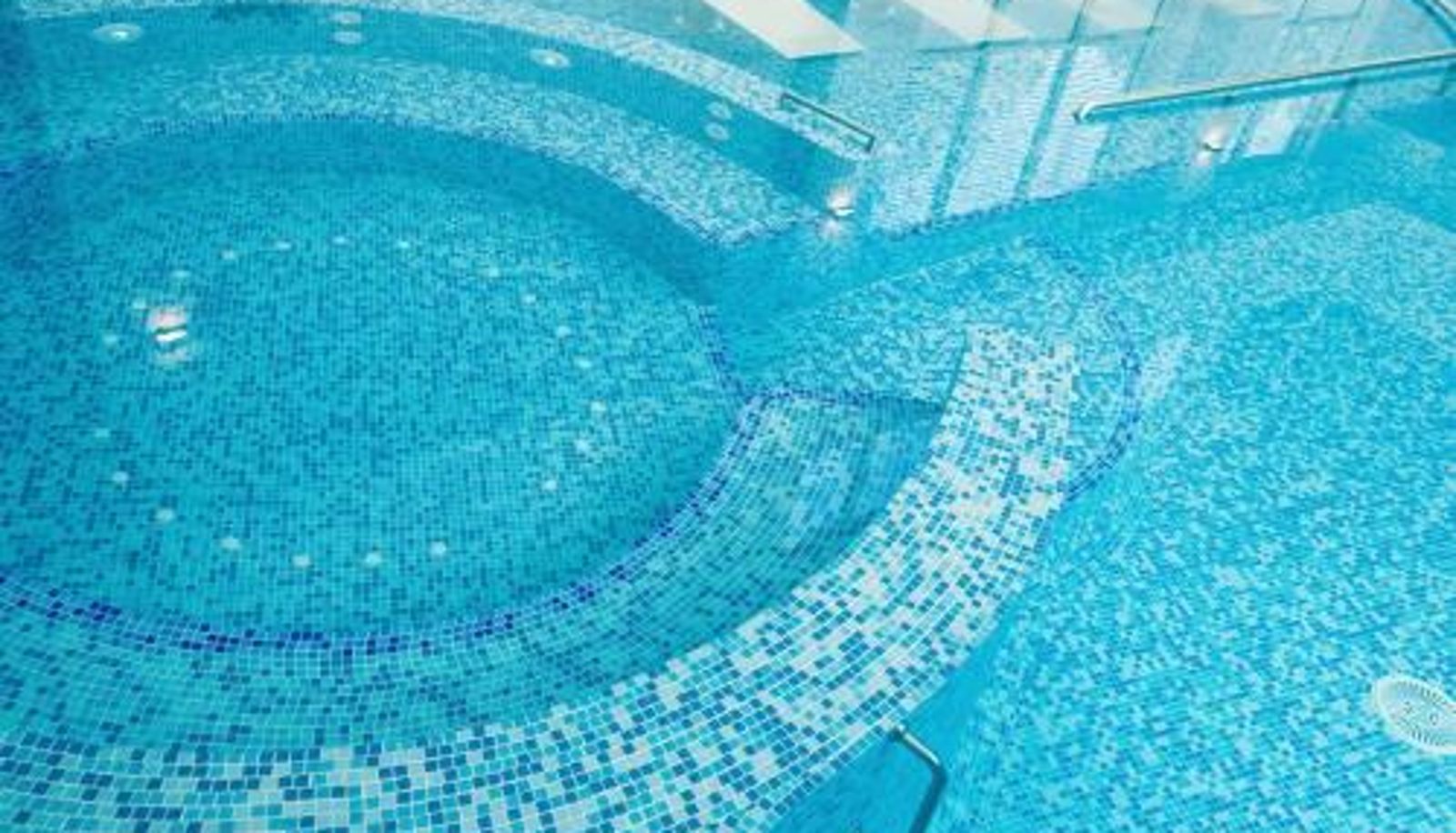 Piscine - Mirage Medspa Hotel