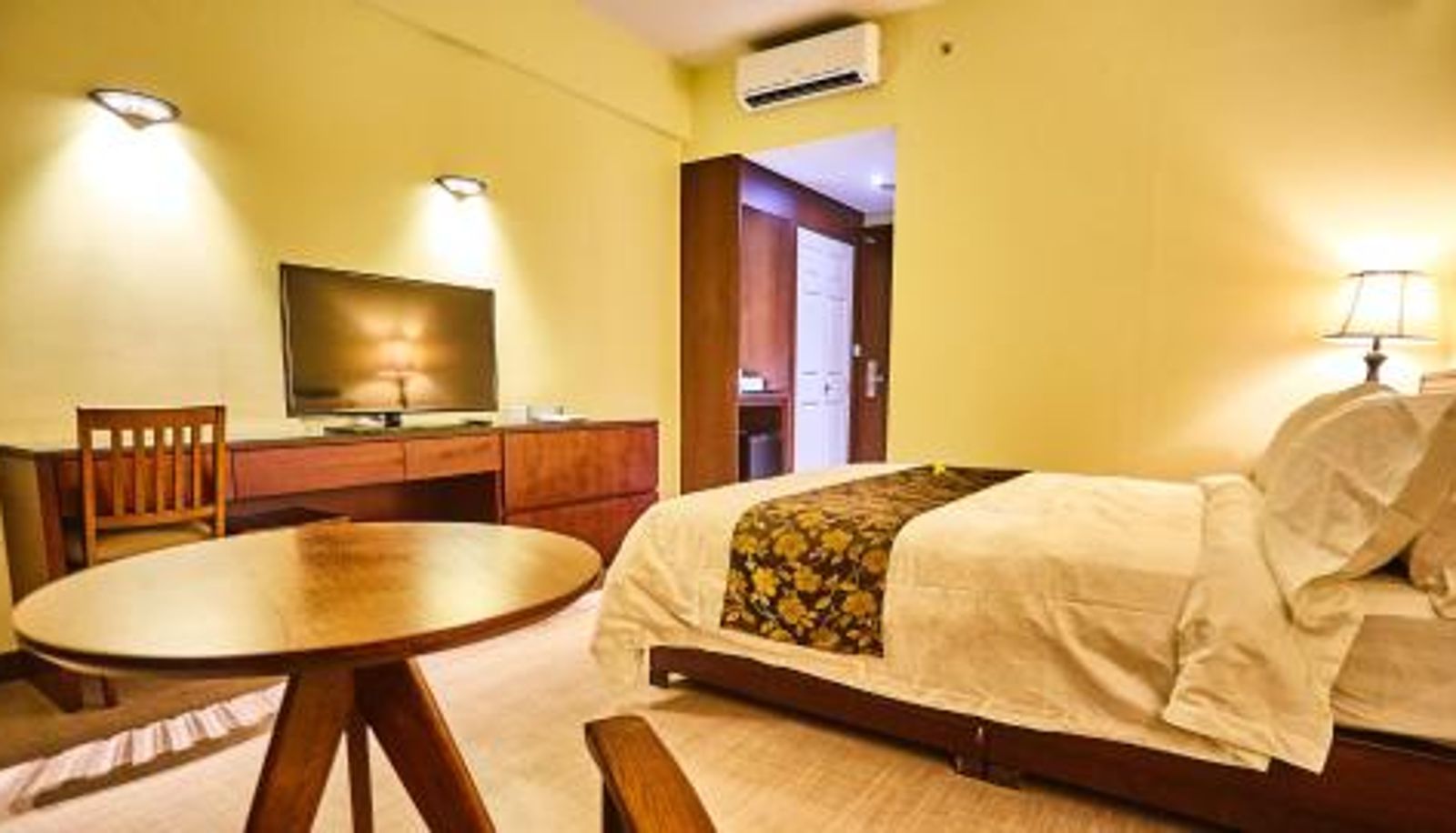 Room - Serenti Hotel Saipan
