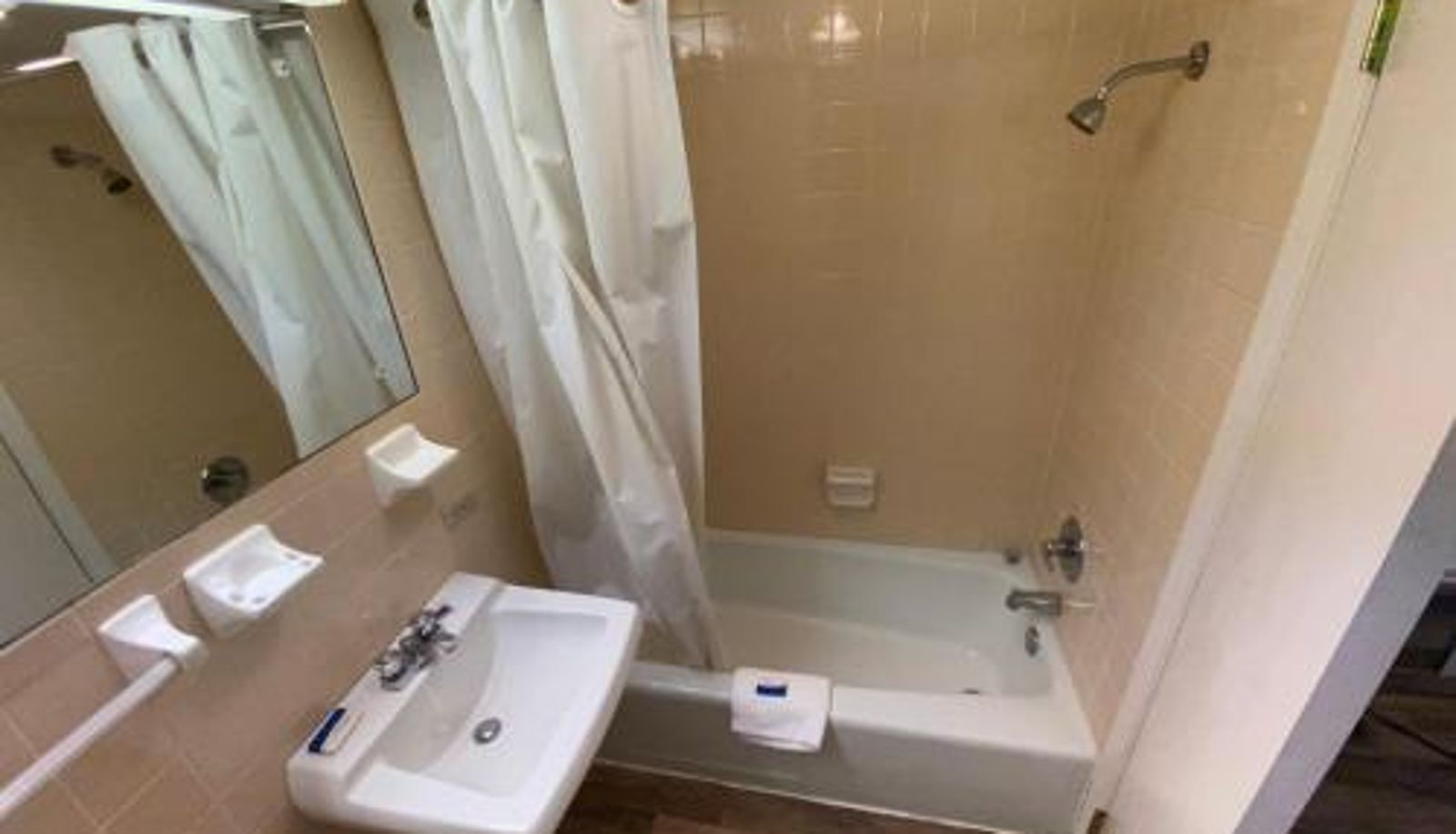 Salle de bain - Carr's Northside Hotel and Cottages