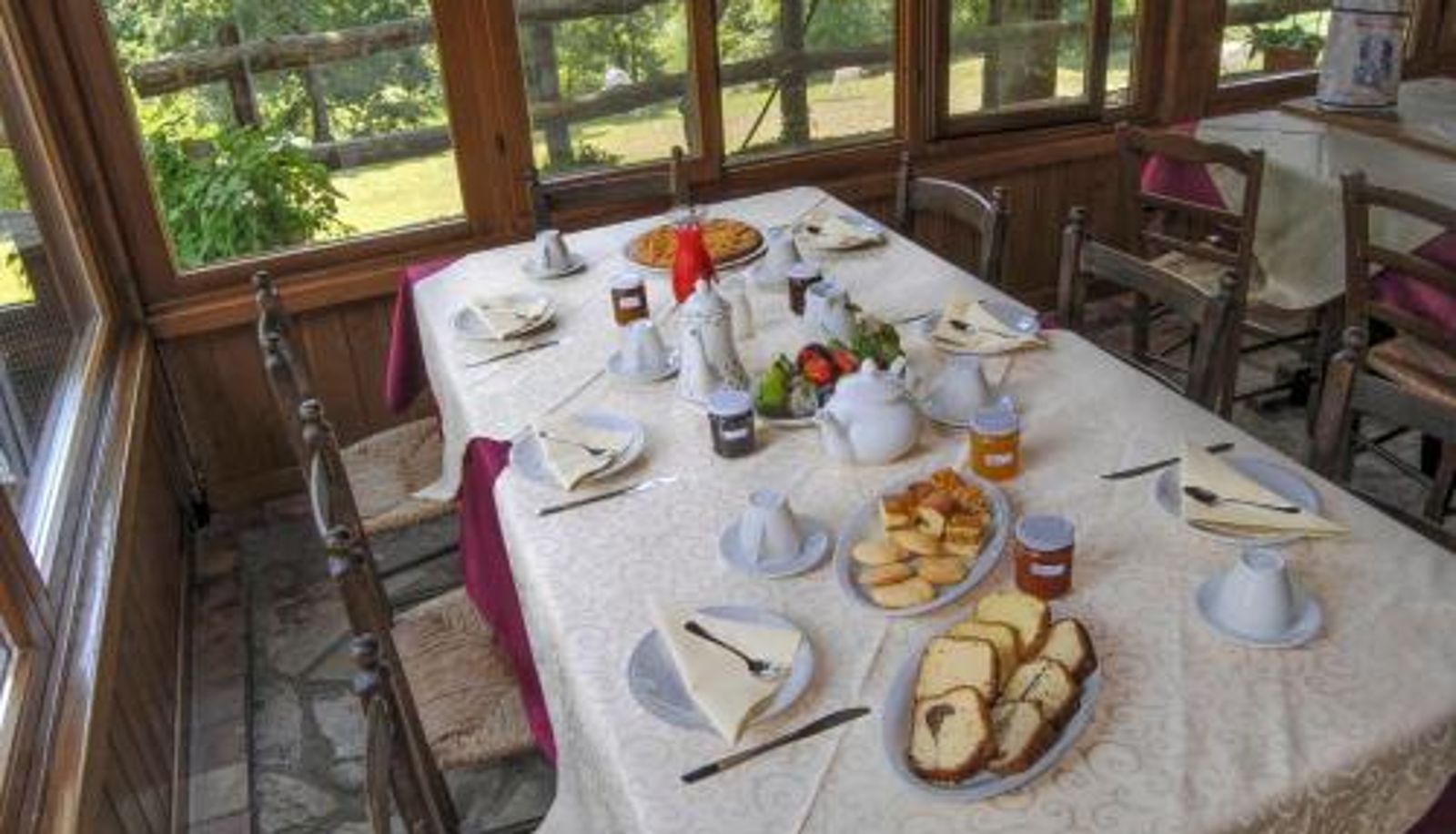 Salle de petit-déjeuner dans le restaurant - Agriturismo La Ferrera