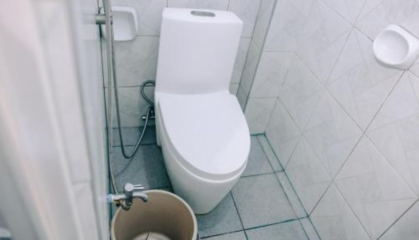 Badezimmer - RedDoorz near Mariners Legazpi