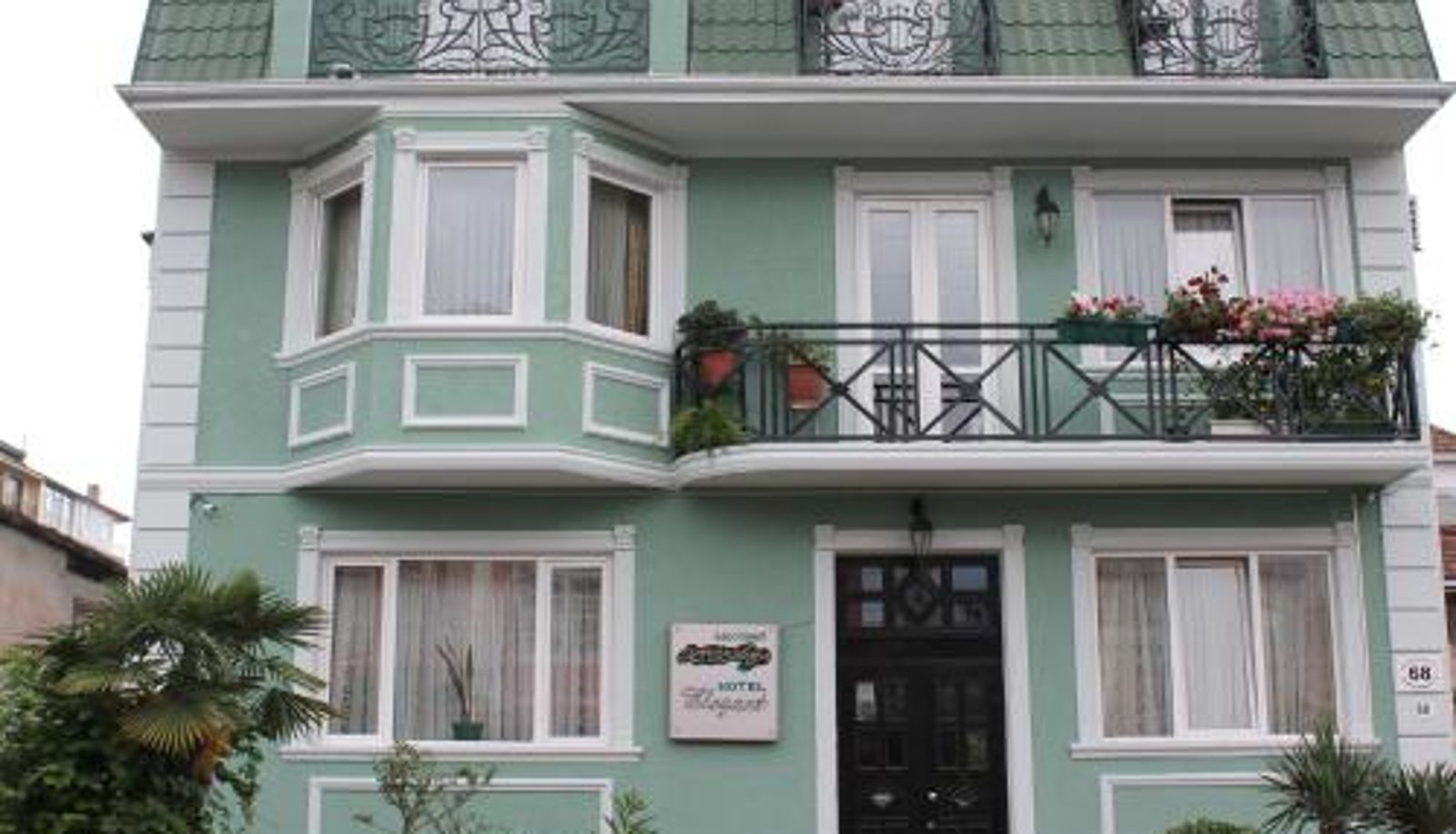 Buitenruimte van het hotel - Hotel Elegant Garden