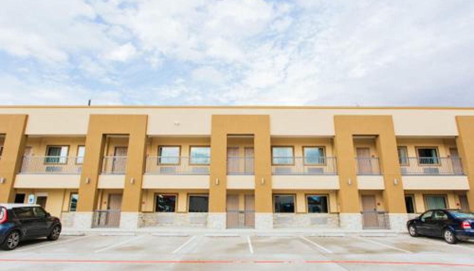 Info - Budget Host Inn & Suites