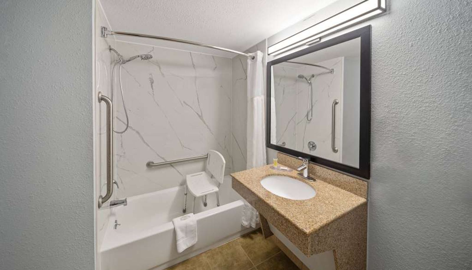 Zimmer - Super 8 by Wyndham Alexandria LA