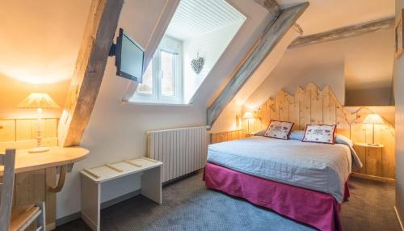 Room - Auberge Le Cabaliros