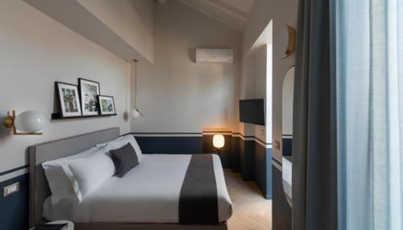 Camera - Velvet Grey Boutique Hotel