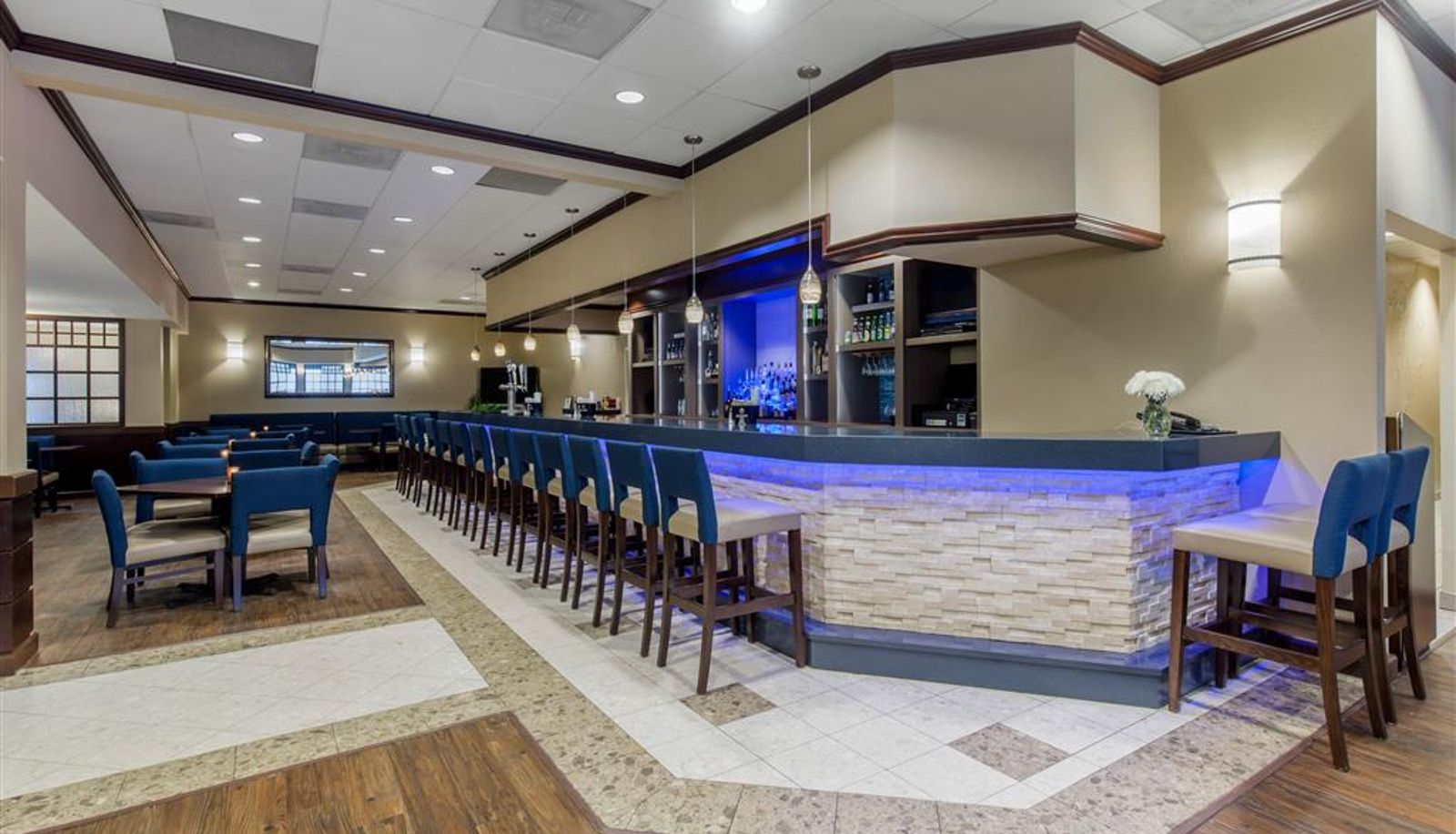 Bar - Comfort Inn Conference Center