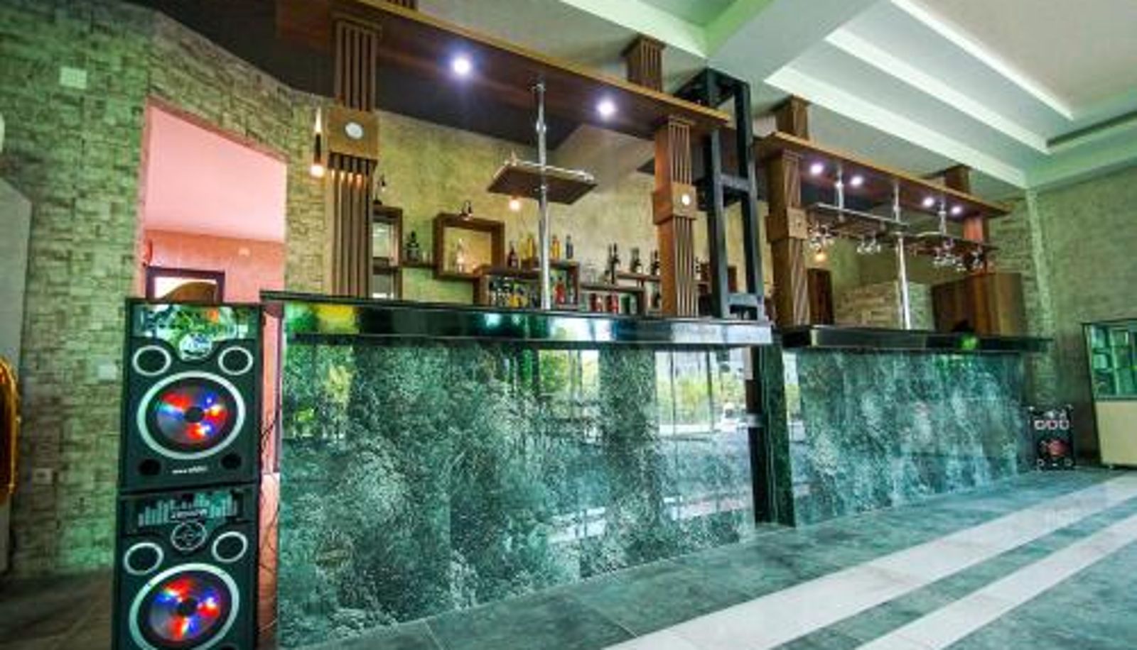 Breakfast room within the restaurant - Delta Hotel