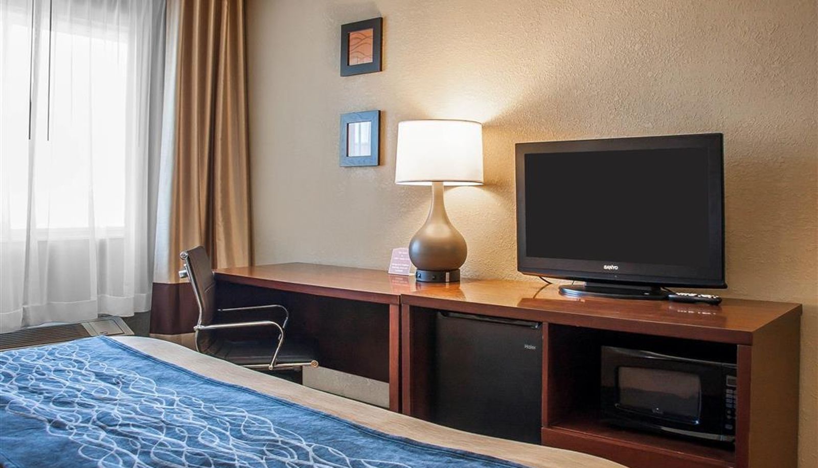 Camera - Comfort Inn Fergus Falls