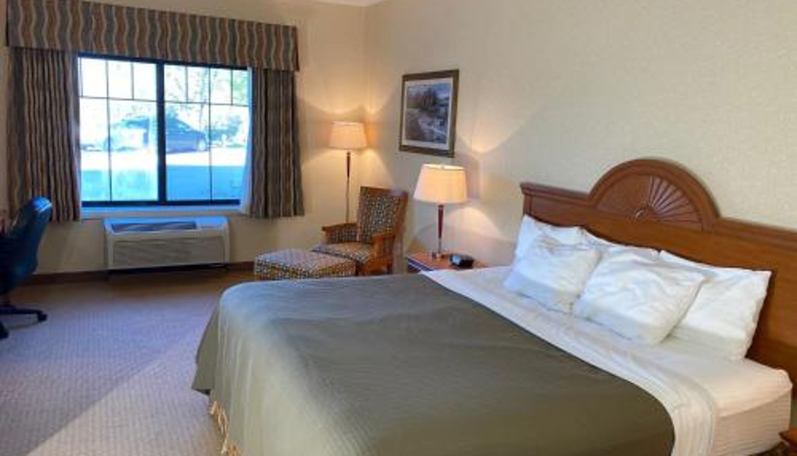 Info - Red Coach Inn & Suites