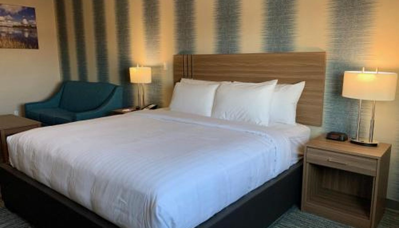 Zimmer - Meridian Inn & Suites Regina Airport