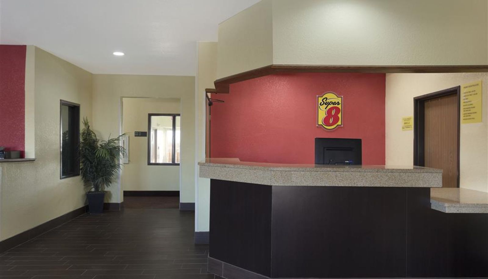 Sala - Super 8 by Wyndham Lees Summit