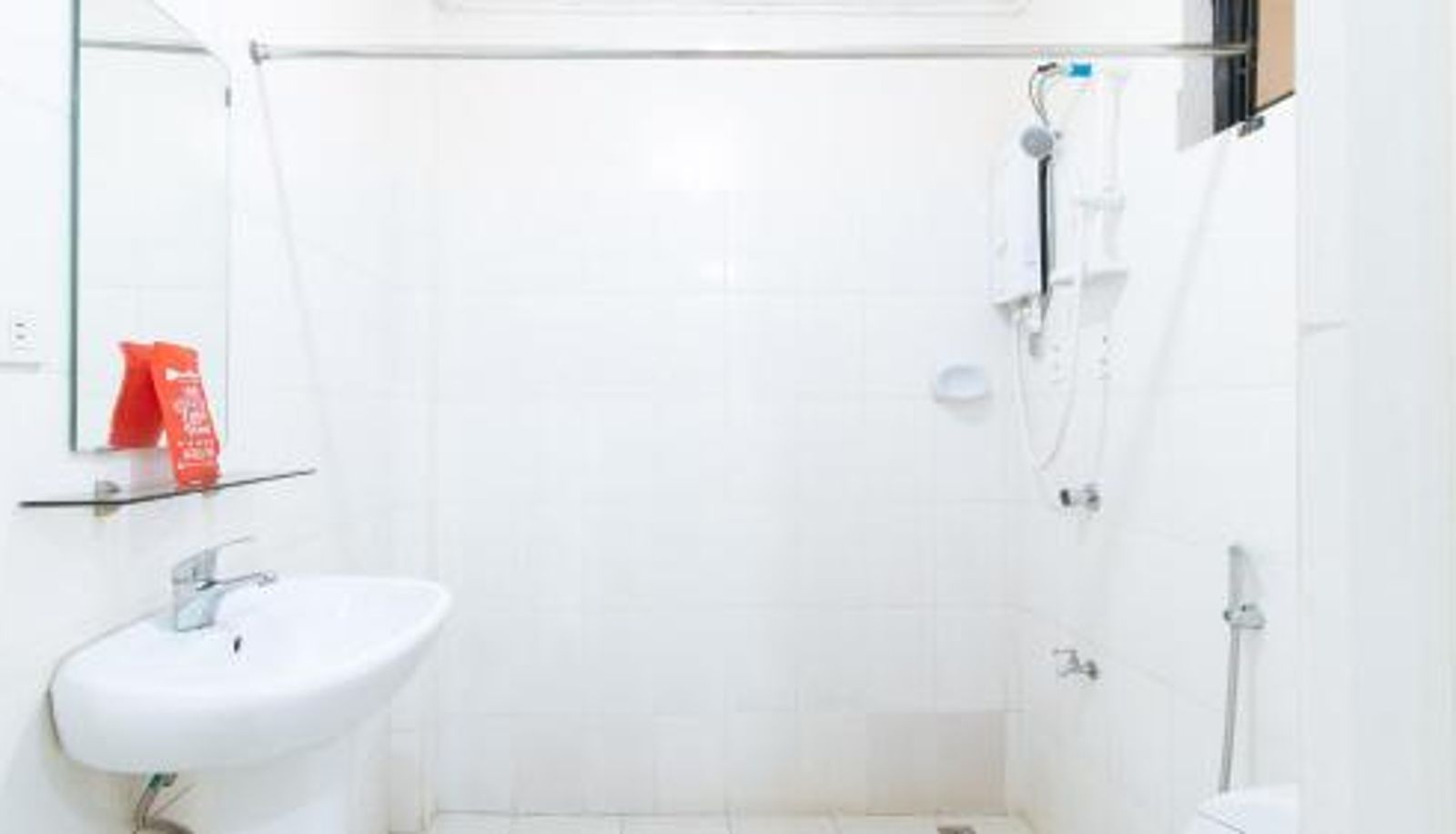 Chambre Familiale - RedDoorz near Bambang Station