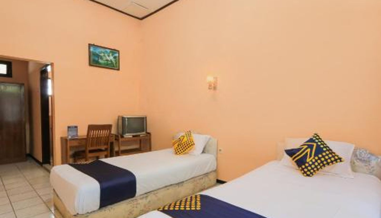 Habitación - OYO 2465 Hotel Raung View