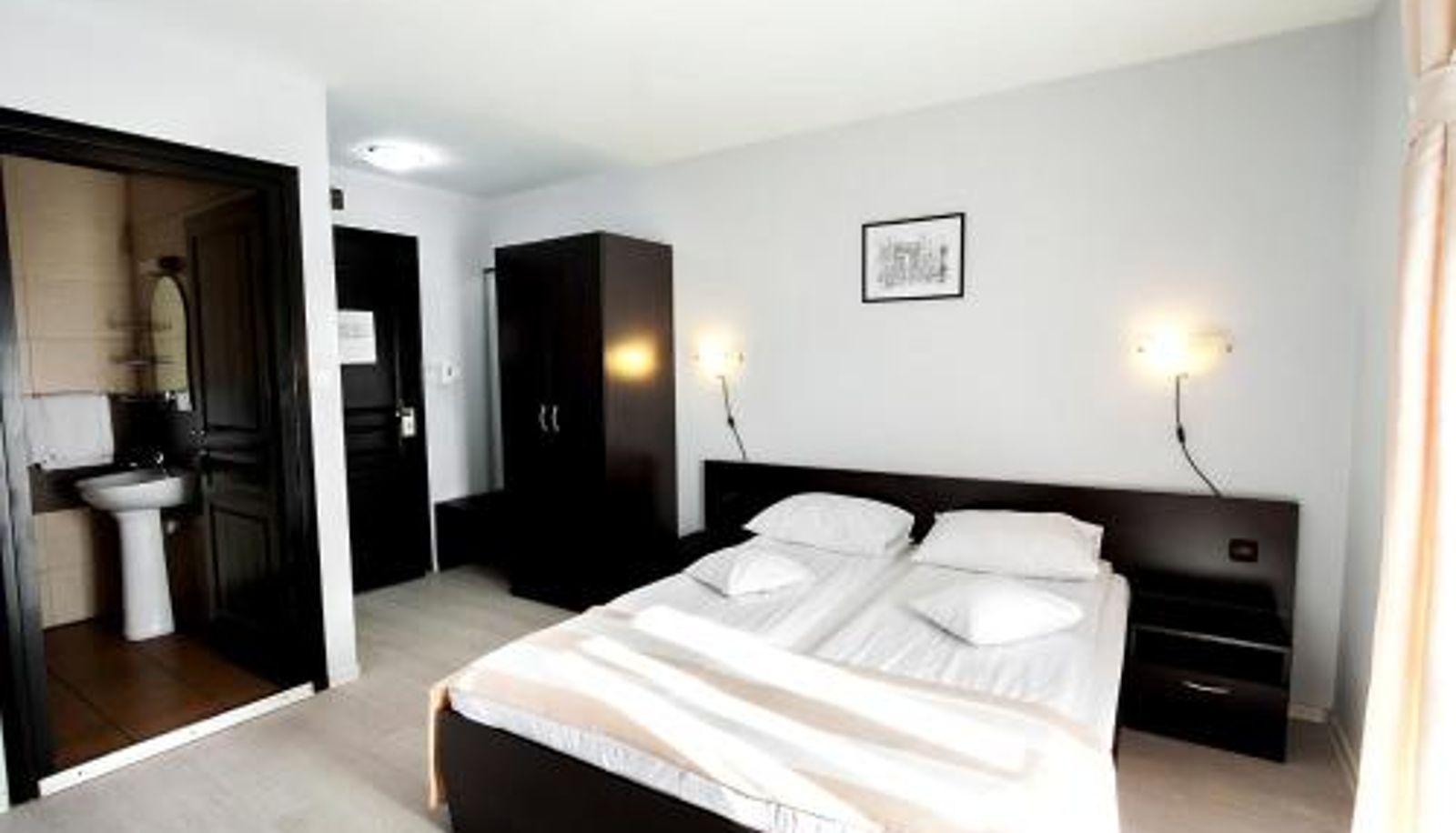 Info - Astoria Hotel & Restaurant
