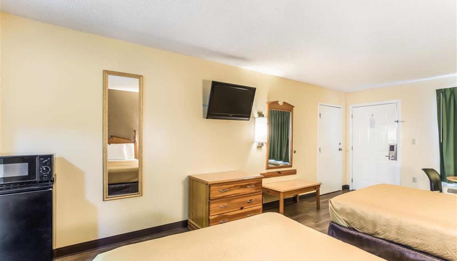 Zimmer - Econo Lodge Clinton - Jackson West