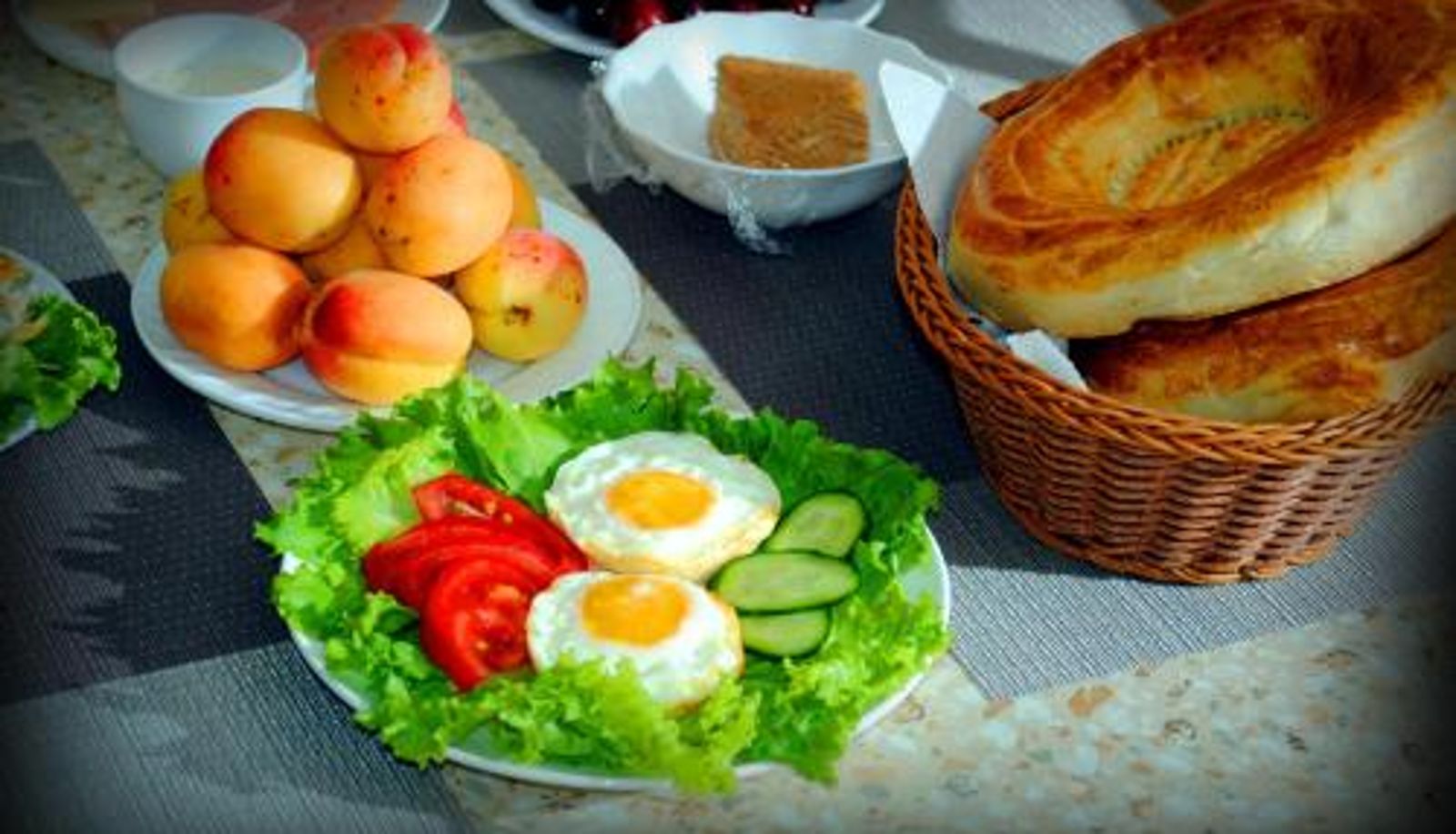 Frühstücksraum innerhalb des Restaurants - Chinor Garden Hotel - Free Airport Pick-up Yandex Go
