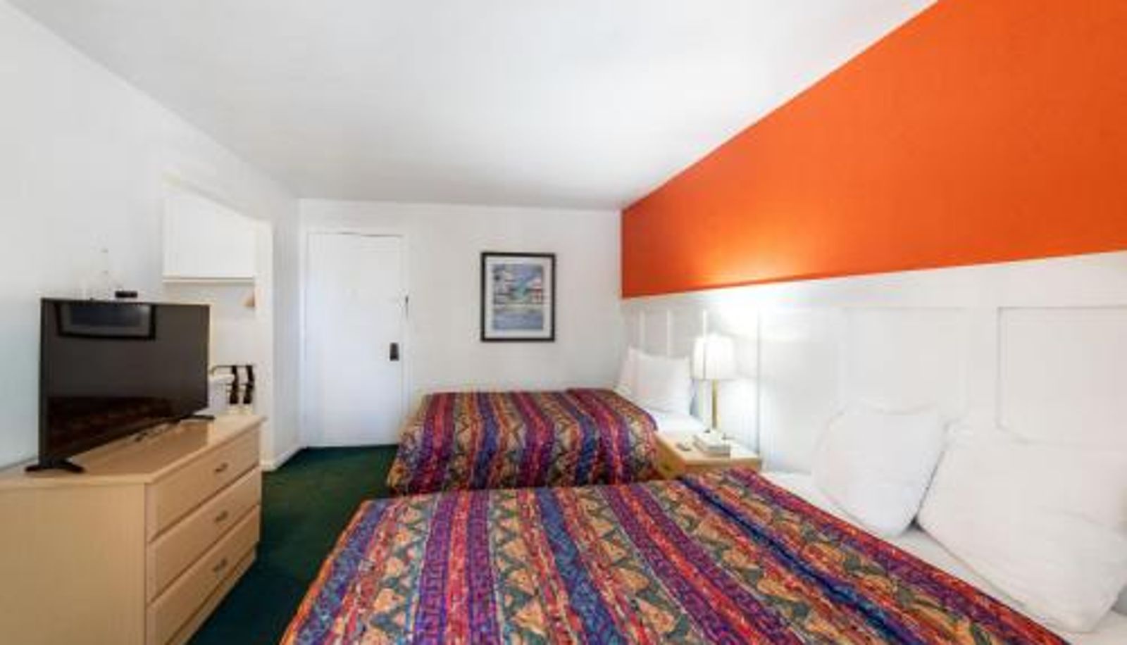 Info - Captain's Table Hotel by Everglades Adventures