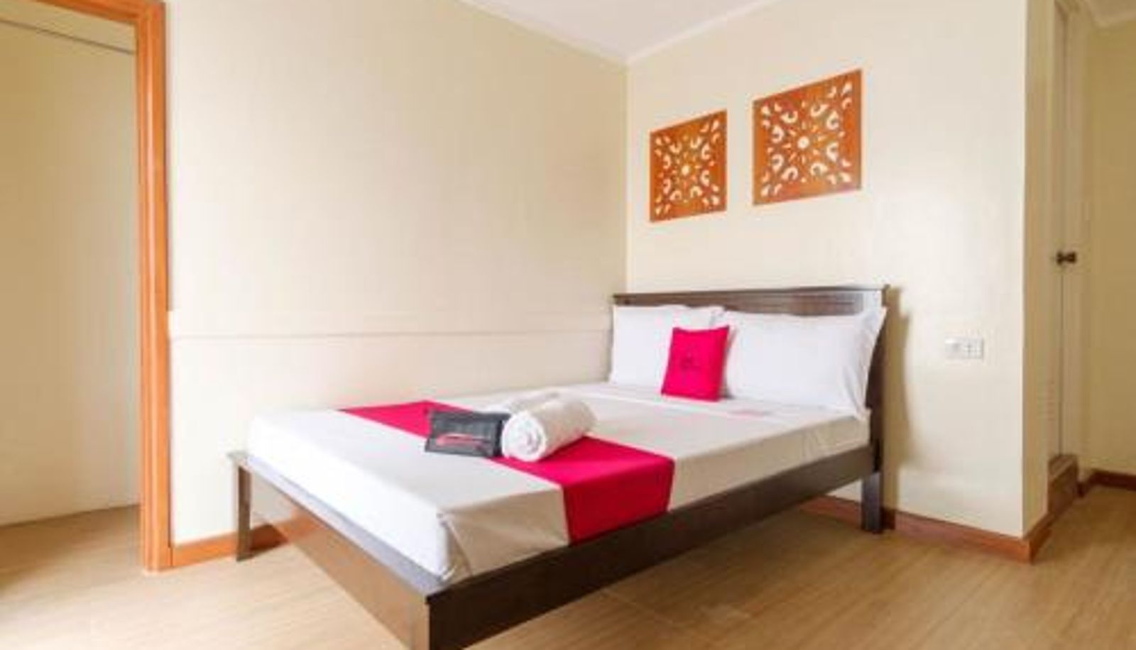 Zimmer - RedDoorz Plus near Johnson and Johnson Paranaque