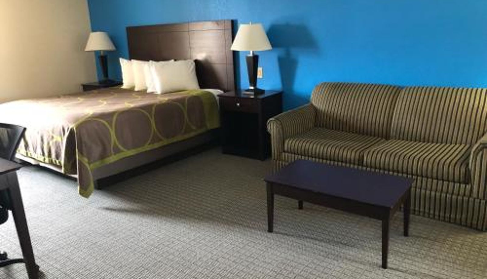 Pokój - Amerivu Inn & Suites