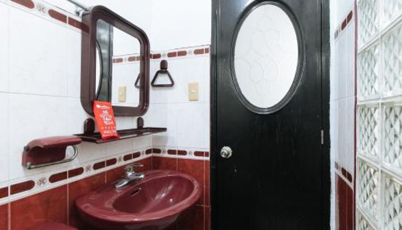 Zimmer - RedDoorz Plus at Villa Gloria Taguig