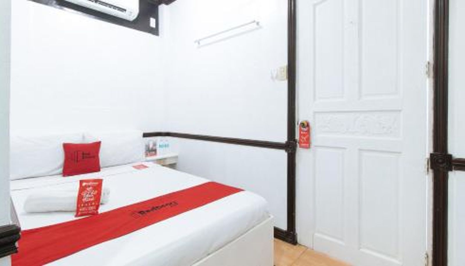 Zimmer - RedDoorz Plus at Villa Gloria Taguig