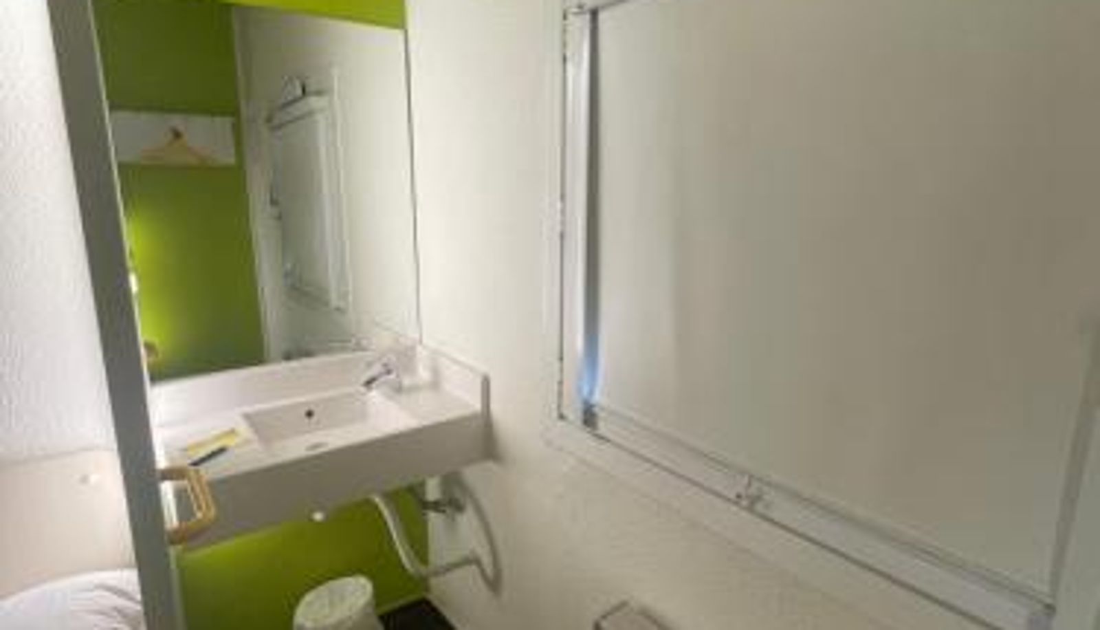 Camera standard - Unisotel Bollène A7 Ex-Hotel F1