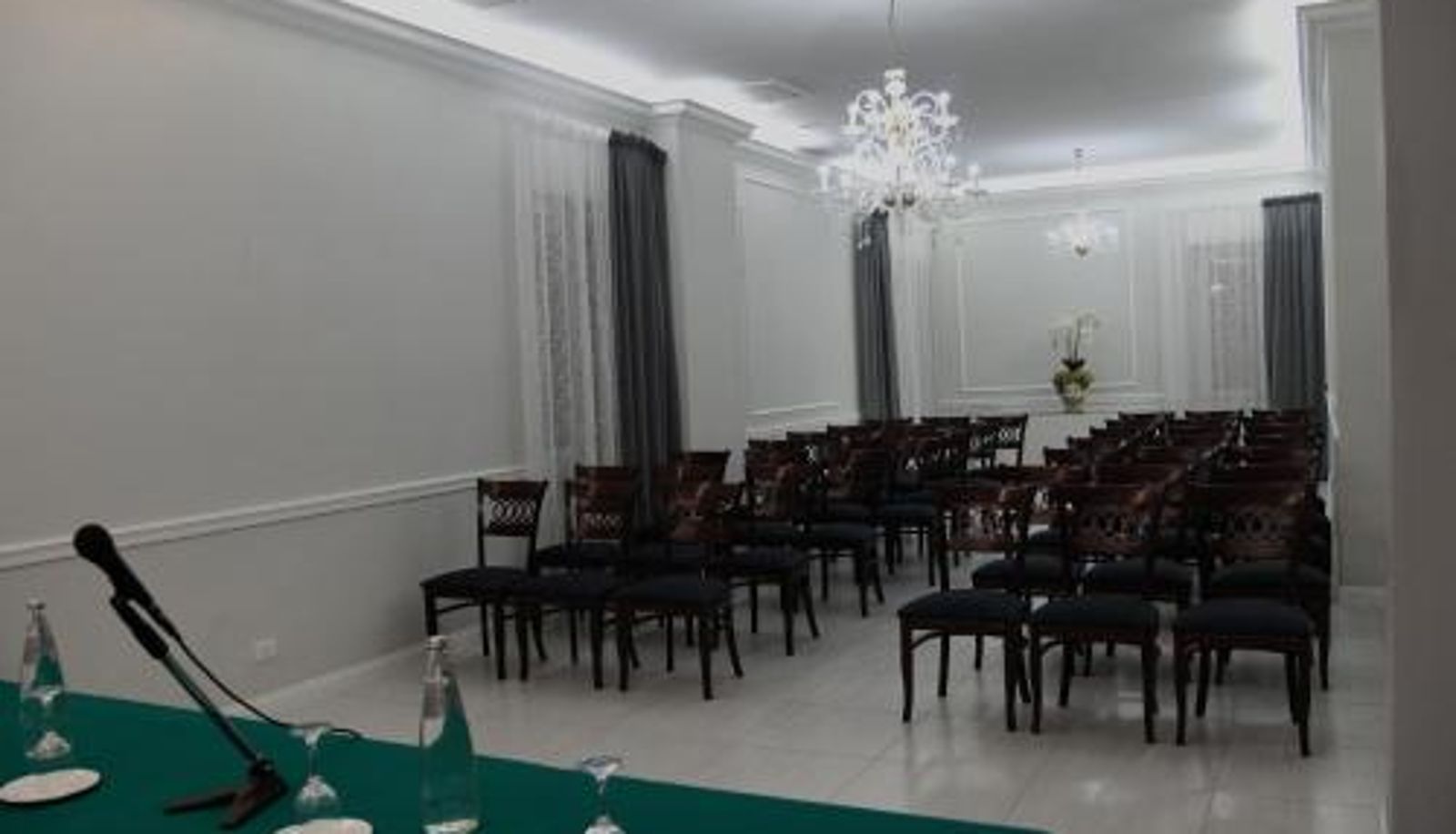 Frühstücksraum innerhalb des Restaurants - Hotel Villa Romana
