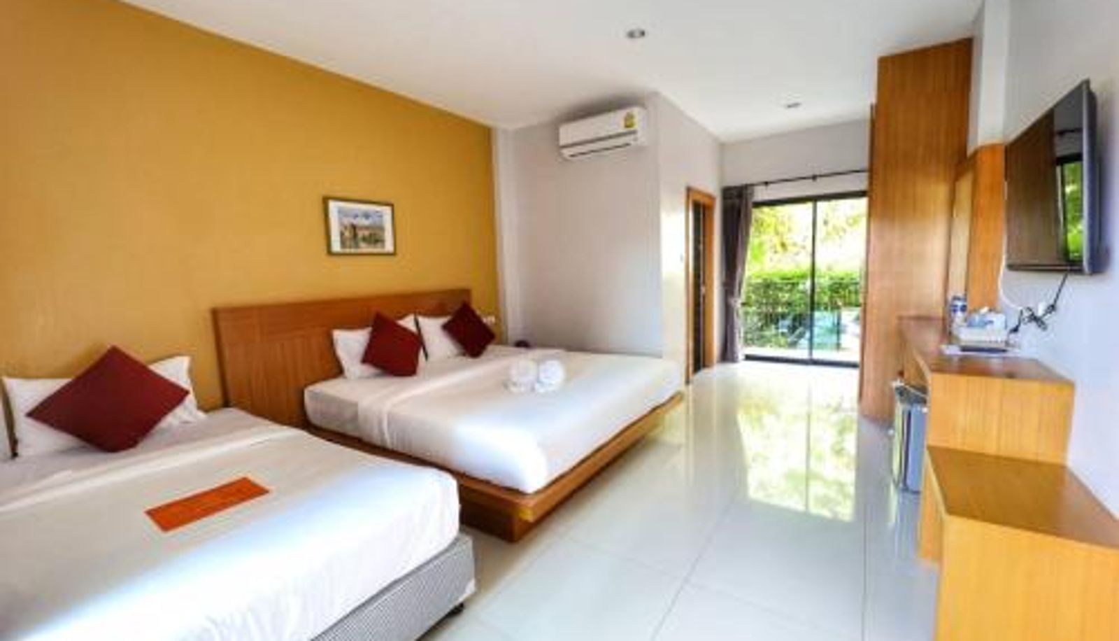 Room - HillSide Boutique