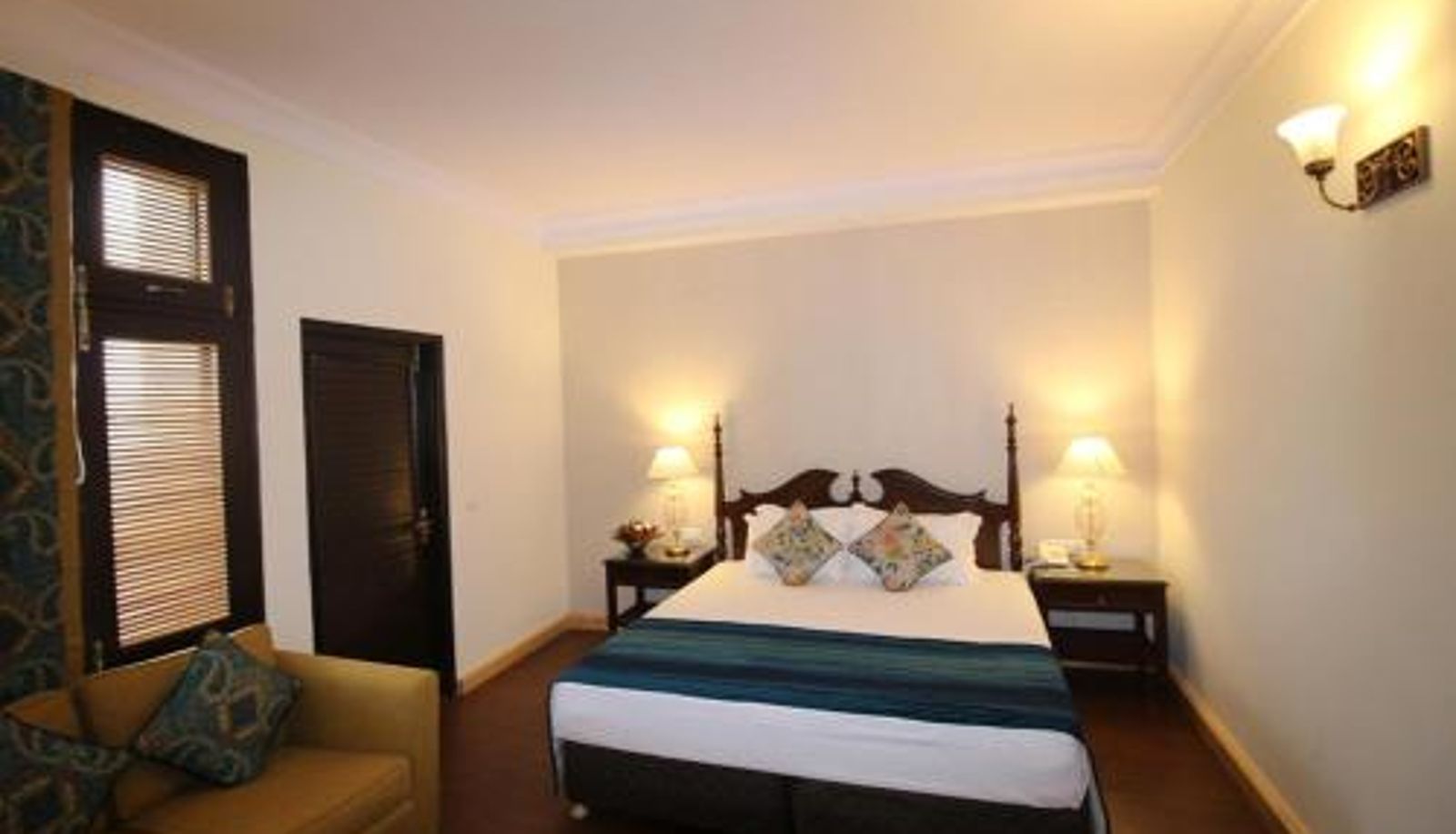 Kamer - The Oaktree House