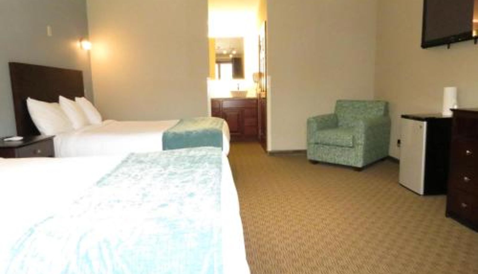 Zimmer - Edgewater Hotel and Suites